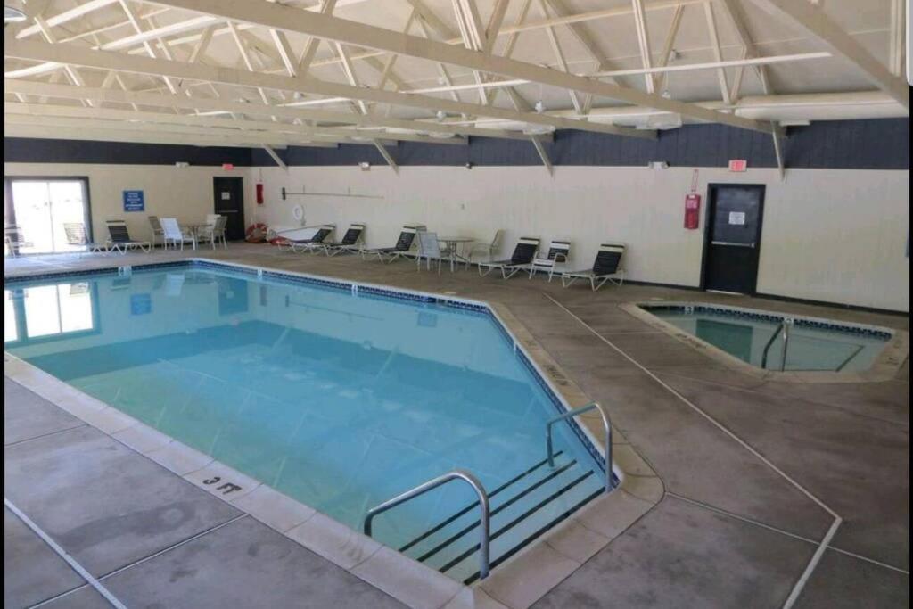 *Amenity-Filled Waterfront Oasis @Saw Creek Estates Near Waterfalls And Hiking* East Stroudsburg Buitenkant foto