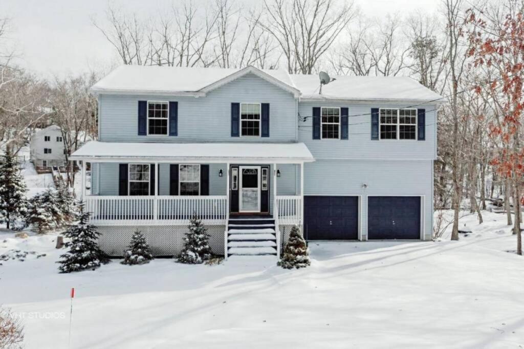 *Amenity-Filled Waterfront Oasis @Saw Creek Estates Near Waterfalls And Hiking* East Stroudsburg Buitenkant foto