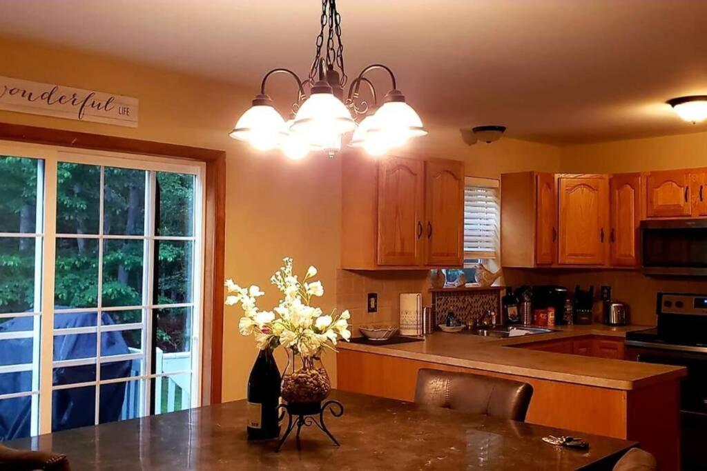 *Amenity-Filled Waterfront Oasis @Saw Creek Estates Near Waterfalls And Hiking* East Stroudsburg Buitenkant foto